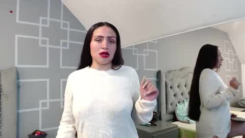 Snapshot of aliceblack7 chatting on 10/28/25, 11:25 aliceblack7 online show from 10/28/25, 11:25