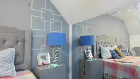 Snapshot of aliceblack7 chatting on 11/18/25, 11:47 aliceblack7 online show from 11/18/25, 11:47