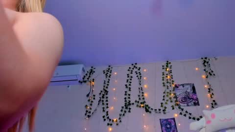 Snapshot of alicecaseyy chatting on 12/01/24, 05:13 AliceCasey online show from 12/01/24, 05:13