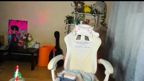 Snapshot of alicecaseyy chatting on 11/27/25, 03:25 AliceCasey online show from 11/27/25, 03:25