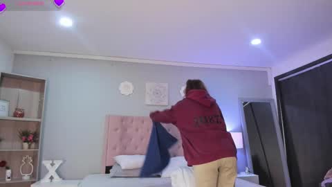 Snapshot of alicecullenn_ chatting on 02/13/25, 10:12 Alice Cullen online show from 02/13/25, 10:12