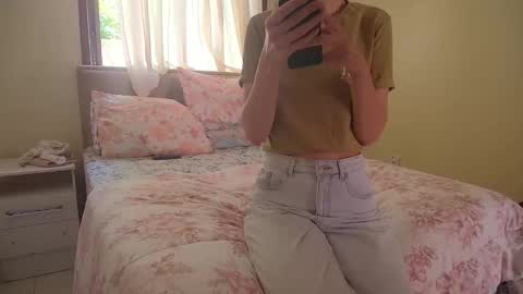 Snapshot of alicedeluca chatting on 10/31/25, 03:35 Alice DeLUCA online show from 10/31/25, 03:35