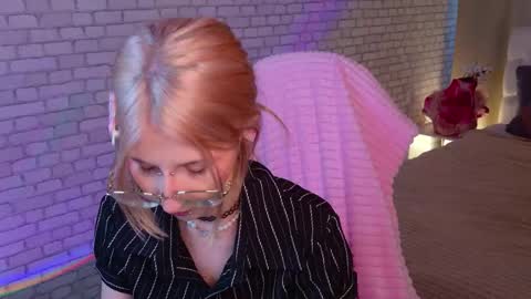 Snapshot of alicedews chatting on 02/21/26, 01:34 alice online show from 02/21/26, 01:34