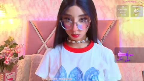 Snapshot of alicee1_ chatting on 09/14/25, 10:42 Aliice online show from 09/14/25, 10:42