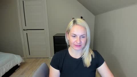 Alicee online show from 09/29/25, 09:08