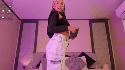 alicee_clark_ online show from 03/22/26, 12:30