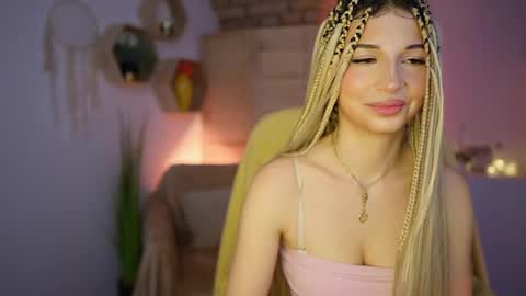 Snapshot of alicee_kiss chatting on 12/15/24, 10:15 Alicee Kiss online show from 12/15/24, 10:15