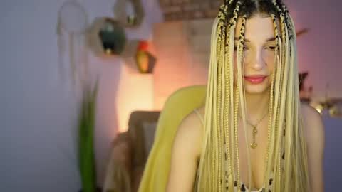 Snapshot of alicee_kiss chatting on 12/19/24, 07:29 Alicee Kiss online show from 12/19/24, 07:29