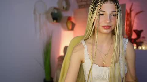 Snapshot of alicee_kiss chatting on 12/28/24, 07:54 Alicee Kiss online show from 12/28/24, 07:54