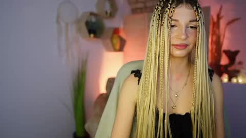 Snapshot of alicee_kiss chatting on 12/29/24, 08:04 Alicee Kiss online show from 12/29/24, 08:04