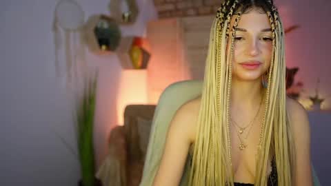 Snapshot of alicee_kiss chatting on 01/02/25, 07:18 Alicee Kiss online show from 01/02/25, 07:18