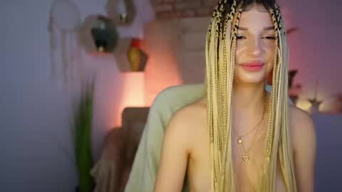 Snapshot of alicee_kiss chatting on 01/06/25, 10:15 Alicee Kiss online show from 01/06/25, 10:15