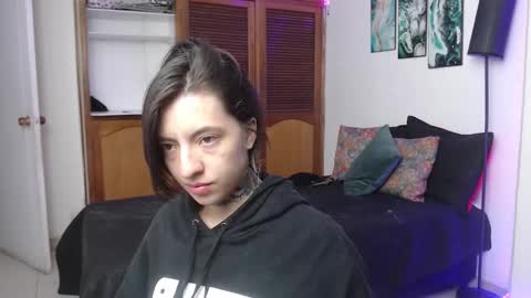 alicee_logan_ online show from 12/02/25, 01:00