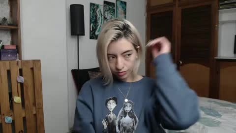 alicee_logan_ online show from 04/19/26, 03:28