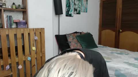 alicee_logan_ online show from 04/24/26, 02:25