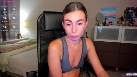 Snapshot of aliceevan chatting on 11/21/25, 11:03 Daniella online show from 11/21/25, 11:03