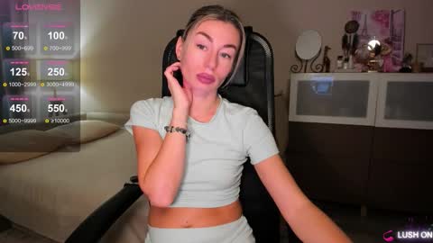 Snapshot of aliceevan chatting on 01/15/26, 02:05 Daniella online show from 01/15/26, 02:05