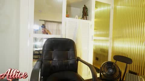 Snapshot of aliceglamour chatting on 02/04/26, 07:09 Allice online show from 02/04/26, 07:09