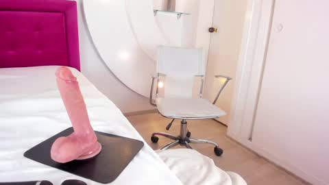 Alice  online show from 02/05/25, 07:39