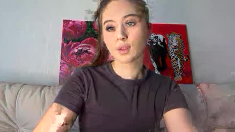 Snapshot of aliceinlustland chatting on 05/14/26, 12:34 aliceinlustland online show from 05/14/26, 12:34