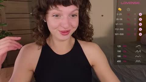 Snapshot of alicekingsleigh chatting on 05/22/26, 05:47 AliceKingsleigh online show from 05/22/26, 05:47