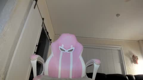 Snapshot of alicelighthouse chatting on 12/25/24, 10:37 Alice Lighthouse online show from 12/25/24, 10:37