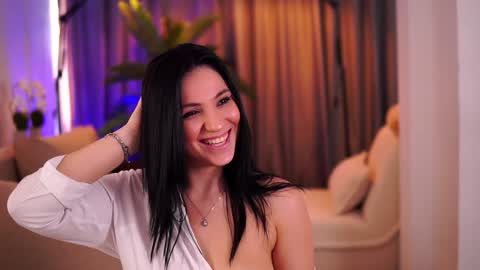 Snapshot of aliceravenx chatting on 01/19/25, 08:39 Alice online show from 01/19/25, 08:39