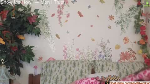 Snapshot of aliceriverscam chatting on 12/15/24, 07:10 Alice Rivers ---- Enter my public Discord- online show from 12/15/24, 07:10