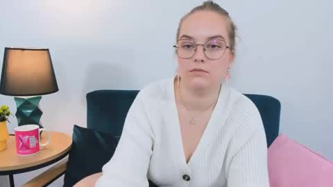 alicesensitive online show from 09/18/25, 11:01