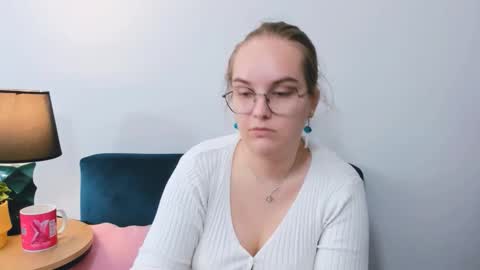 alicesensitive online show from 09/19/25, 11:00