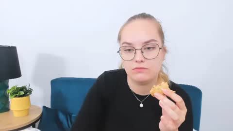 alicesensitive online show from 10/06/25, 10:02