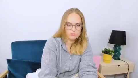 alicesensitive online show from 10/17/25, 12:08