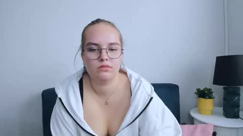 alicesensitive online show from 10/25/25, 08:55