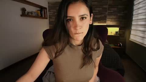 Snapshot of alicewillow chatting on 06/01/26, 10:22 Alice online show from 06/01/26, 10:22