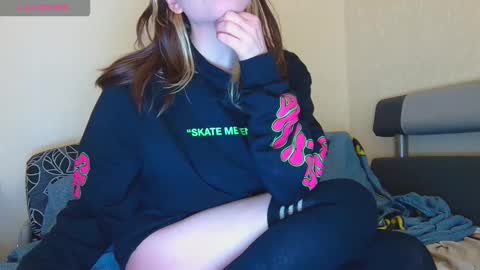 AliceWoolfy online show from 10/15/25, 12:44