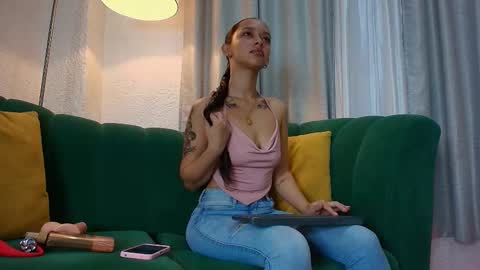 Snapshot of alicia__kiss chatting on 03/05/25, 12:44 Salome online show from 03/05/25, 12:44