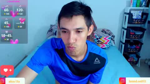 Snapshot of alicia_and_brandon chatting on 02/13/25, 02:34 CATALINA Y ANDRES online show from 02/13/25, 02:34