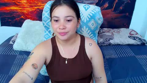 Snapshot of alicia_and_brandon chatting on 02/26/25, 08:44 CATALINA Y ANDRES online show from 02/26/25, 08:44