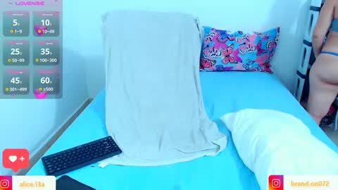 Snapshot of alicia_and_brandon chatting on 03/11/25, 11:15 CATALINA Y ANDRES online show from 03/11/25, 11:15