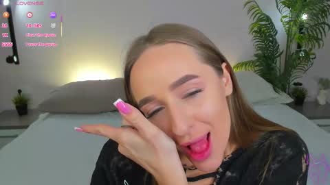 Mia online show from 10/24/25, 01:46