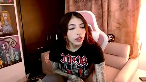 Snapshot of alicia_key_ chatting on 03/10/25, 03:34 ALICIA online show from 03/10/25, 03:34