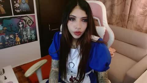 Snapshot of alicia_key_ chatting on 10/12/25, 04:00 ALICIA online show from 10/12/25, 04:00