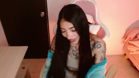 Snapshot of alicia_key_ chatting on 08/03/26, 06:23 ALICIA online show from 08/03/26, 06:23