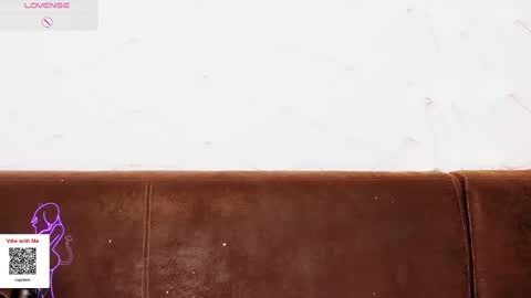 Snapshot of alicia_kitten chatting on 02/01/25, 09:40 Johnny online show from 02/01/25, 09:40