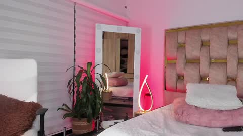 Snapshot of alicia_lang chatting on 02/01/25, 12:29 Alicia Lang online show from 02/01/25, 12:29