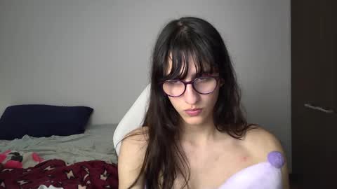 Snapshot of alicia_love29 chatting on 12/18/24, 03:58 Alice online show from 12/18/24, 03:58