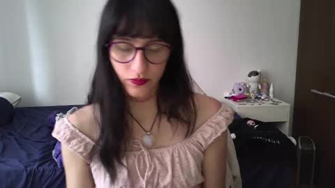 Snapshot of alicia_love29 chatting on 01/25/25, 08:42 Alice online show from 01/25/25, 08:42