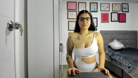 Snapshot of alicia_rainbow chatting on 06/02/26, 04:25 alicia_rainbow online show from 06/02/26, 04:25