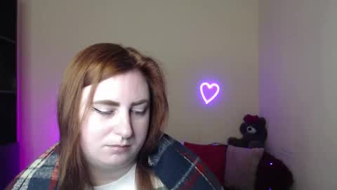 Snapshot of alicia_side_red chatting on 04/24/26, 07:11 Alicia online show from 04/24/26, 07:11