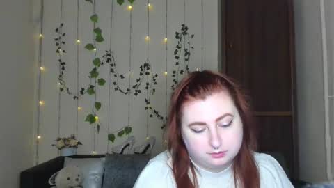 Snapshot of alicia_side_red chatting on 04/27/26, 05:27 Alicia online show from 04/27/26, 05:27